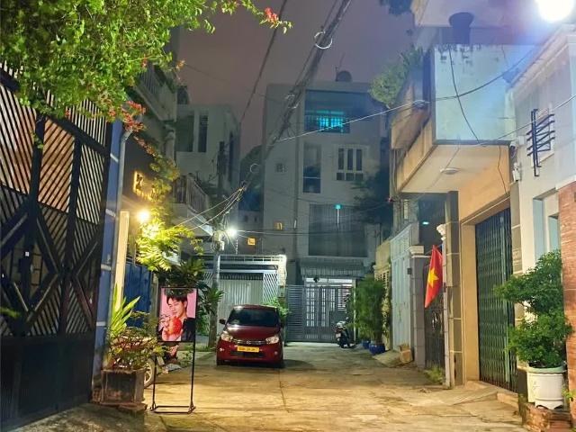 Phú Nhuận Gần công viên Xe hơi vào nhà 5 tầng vuông vức Dòng tiền ổn định