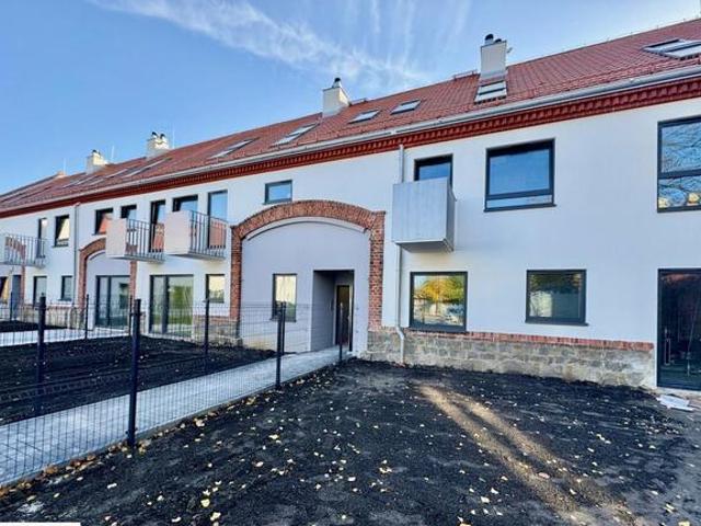 Piękny lokal/studio/mieszk.w folwarcznej zabudowie