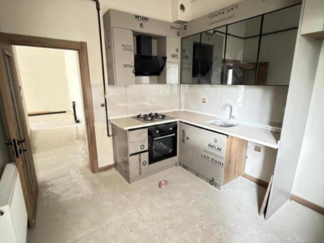 PINARBAŞI'NDA CADDE ÜZERİ SIFIR ASANSÖRLÜ 2+1 YÜKSEK GİRİŞ