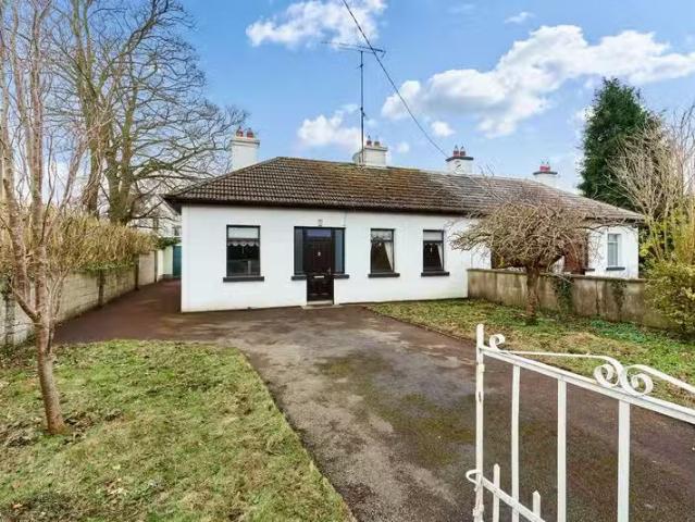 Pine Cottage, Commons Road, Navan, Co. Meath, C15RWK4 is for s.
