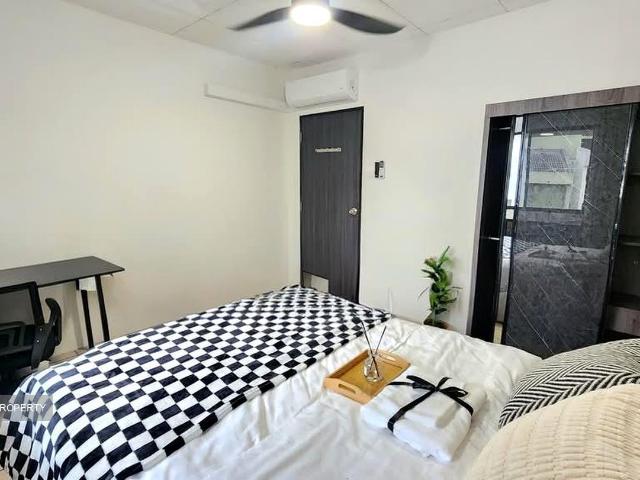 Pine Grove D21, Condominium