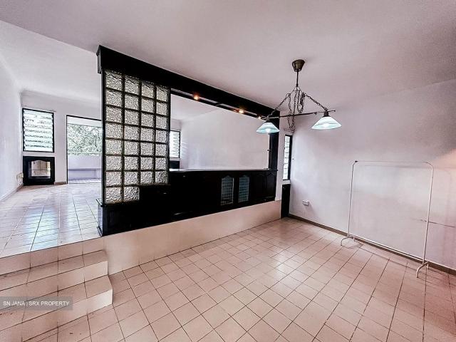Pine Grove D21, Condominium