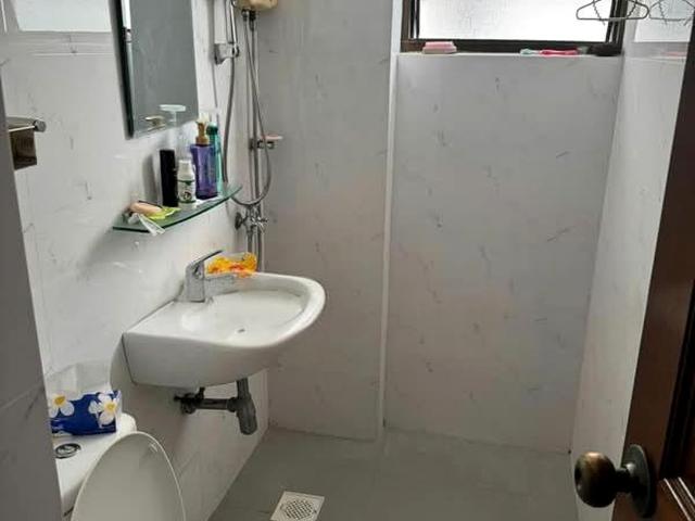 Pine Grove D21, Condominium