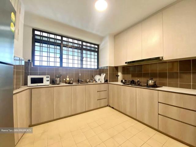 Pine Grove D21, Condominium