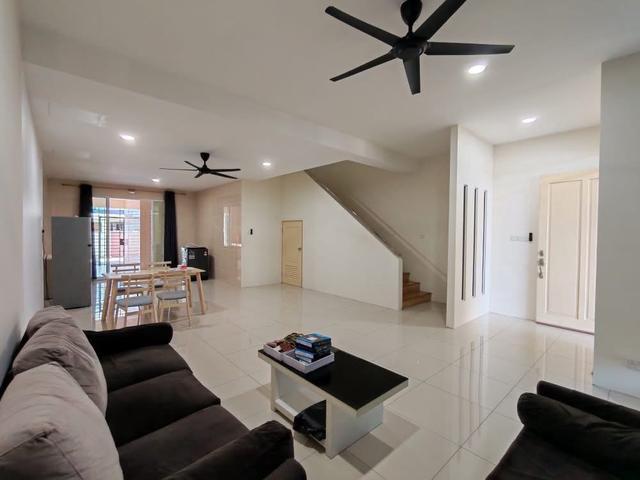 Pine square batu kawa house for rent