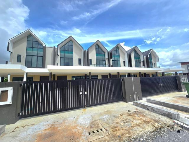 Pine View New Double Storey Terrace at Batu Kawa