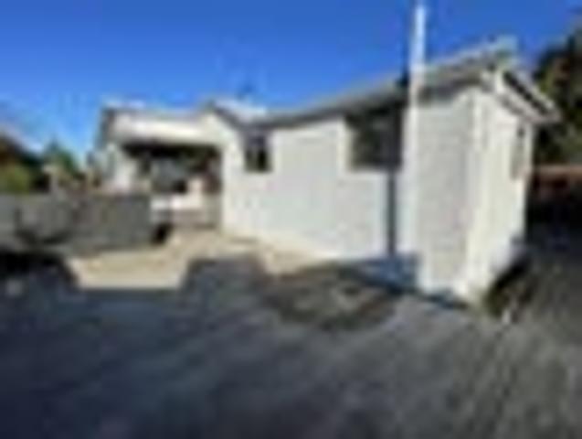 Pines Beach, 3 bedrooms, $550 pw