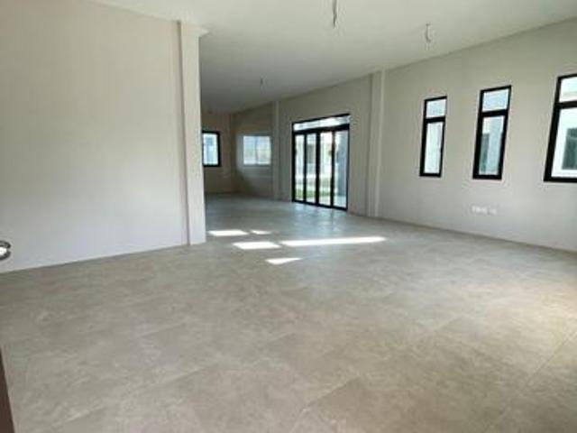 Pines Residence 84 Gated Guarded Corner Unit For Sale