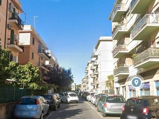 Pineta sacchetti ampio monolocale ammobiliato