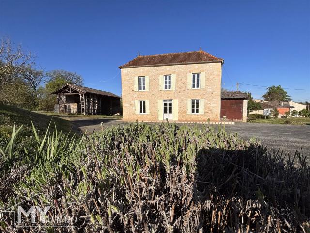 Pineuilh: Maison périgourdine avec dépendances et 7 000 m². 105m² Pineuilh
