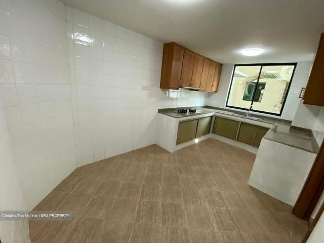 Pinevale D18, Condominium
