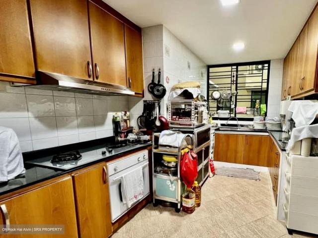 Pinevale D18, Condominium
