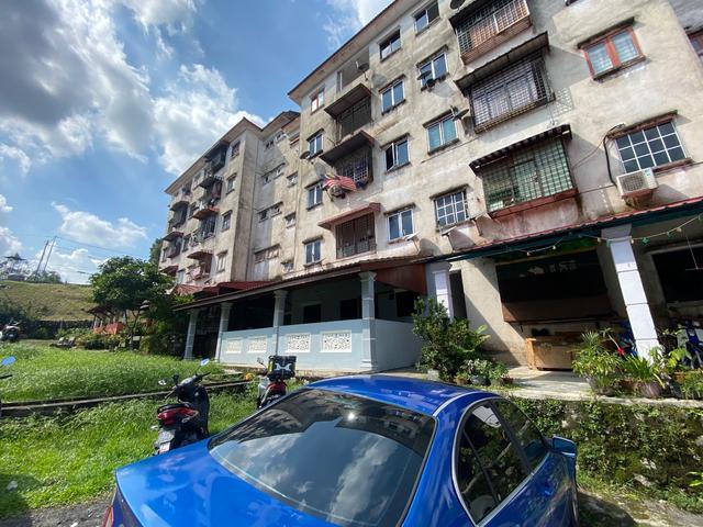 Pinggiran Delima apartment 865sf with balcony block C tingkat 4