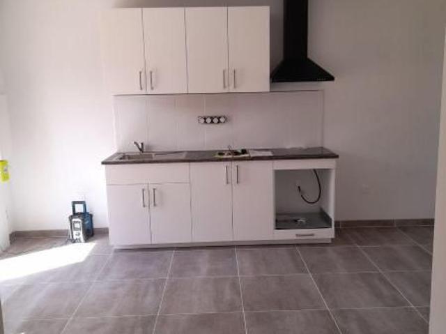 PINON: PAVILLON RECENT EN LOCATION Venez découvrir, ce pavillon semi mitoyen de 62m² sur l.