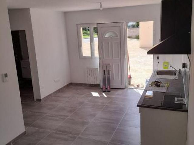 PINON: PAVILLON RECENT EN LOCATION Venez découvrir, ce pavillon semi mitoyen de 62m² sur l.