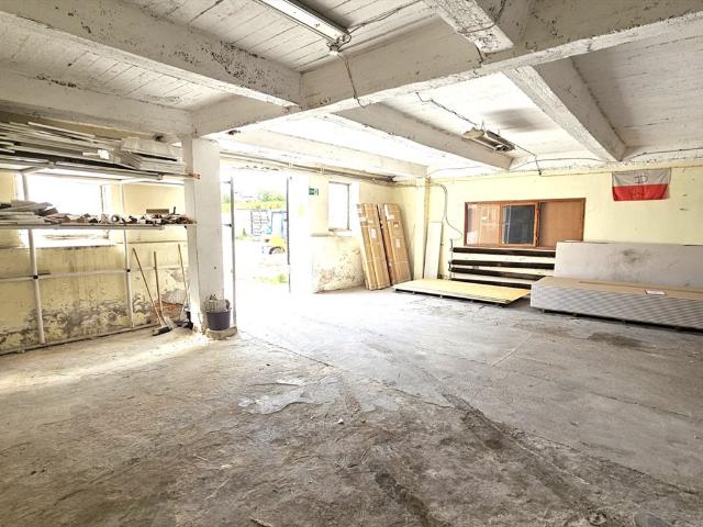 Lokal użytkowy 210 m2 z parkingiem i ogrzewaniem
