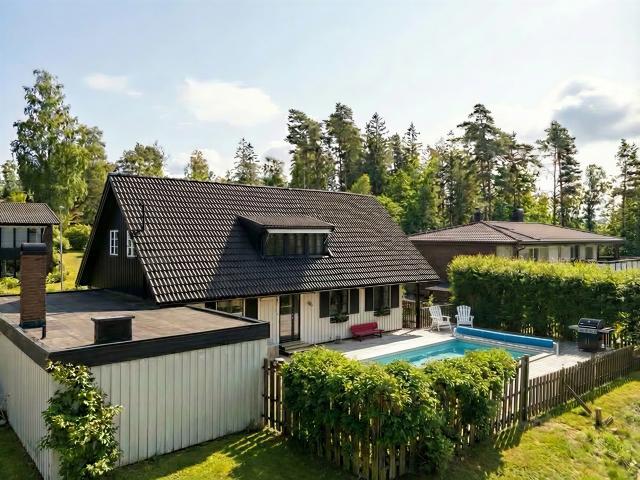 Pionvägen 8