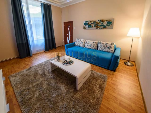 Piata Unirii|, apartament lux| cladire istorica| centrala proprie| 04.10.26