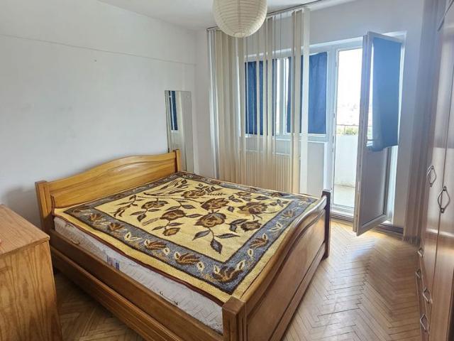 Piata Unirii Tarom, 2 camere decomandate, 400euro/luna