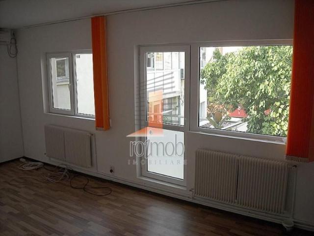 Piata Alba Iulia, vila P+1, 6 camere, curte 110mp de inchiriat Piata Alba Iulia, Bucuresti