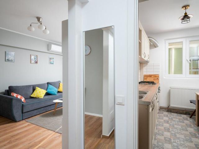 Piata Muncii. Inchirirere ap 2 Camere Bd Basarabia, Proprietar