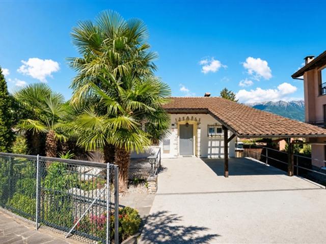 PIAZZOGNA – Renoviertes Zweifamilienhaus mit grossem Garten, Seesicht