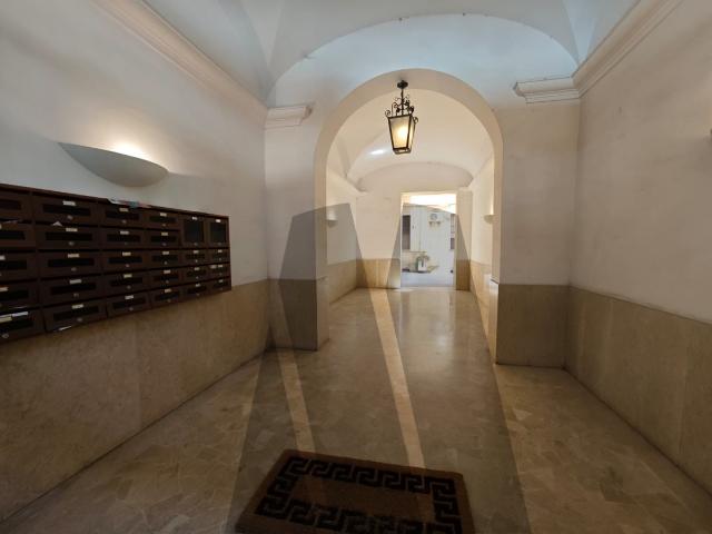 Piazza Cavour Visconti III piano 40 mq