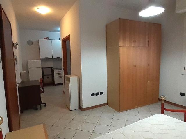 Piazza dell’Unità 1 locali � 0 A143