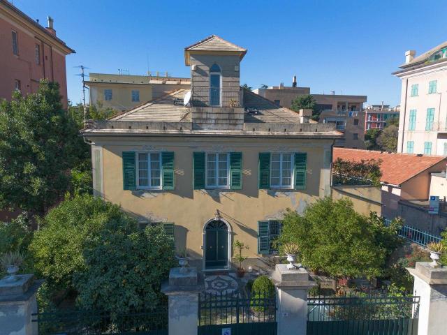 Piazza Leopardi Albaro 20 vani 500mq