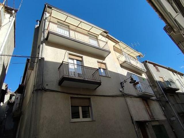 PIAGGINE Semi indipendente di 4 vani su 2 livelli di mq 140