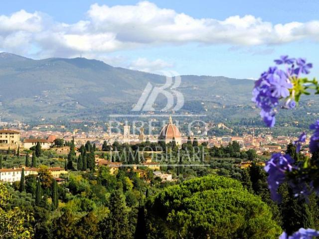 Pian dei Giullari porzione villa con giardino e terrazza vista monumenti, Birello immobiliare affitta e vende ville di lusso a Firenze | Birello Immobiliare