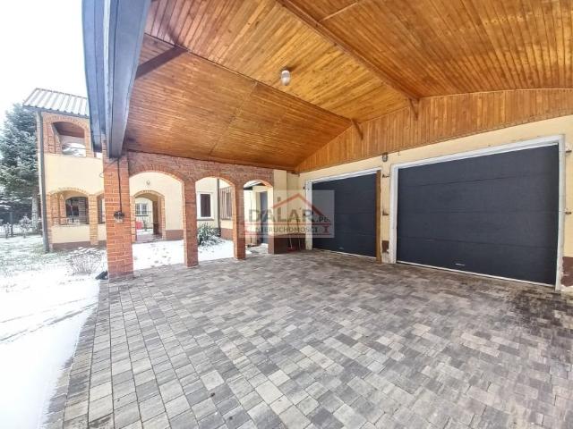 Dwupokoleniowy dom 300 m2 z nowoczesnym wykończeniem