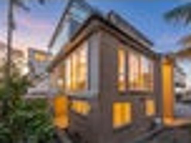 Picturesque Views – Super Sized 373 sqm Floor Area