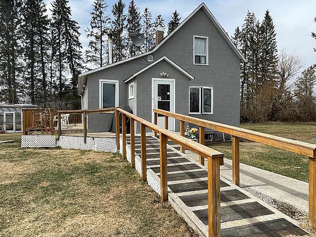 Picturesque Acreage!