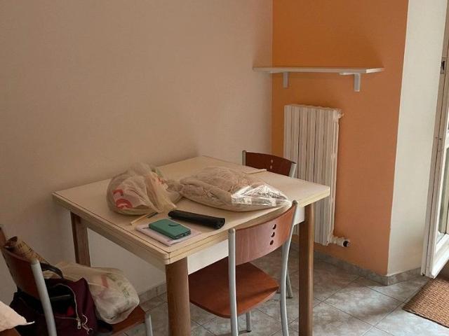 Piccolobilocale con corte x 1 sola persona al pian