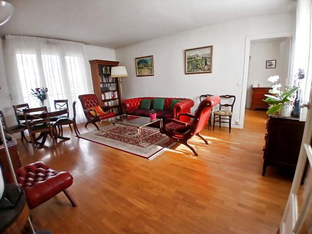 PICPUS: APPARTEMENT FAMILIAL 93 M2, 3 BALCONS, PARKING et CAVE