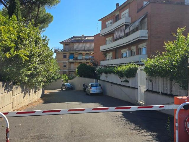 PIETRALATA AMPIO BILOCALE CON POSTO AUTO