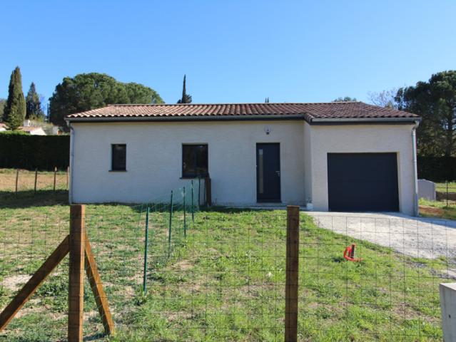 PIEUSSE Villa de plain pied sur terrain de 755m2