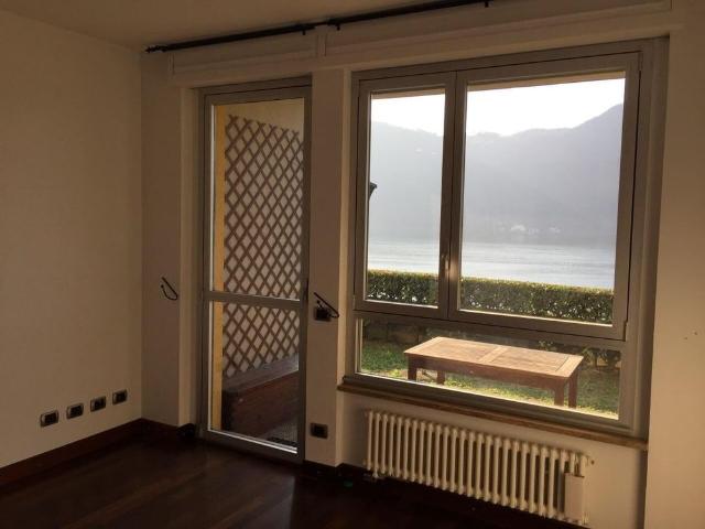 Pied à terre with lake view garden and communal pool