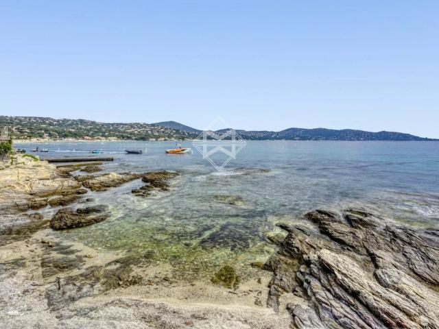 Pied dans l'eau, villa rénovée bénéficiant d'un accès direct. 134m² Sainte Maxime