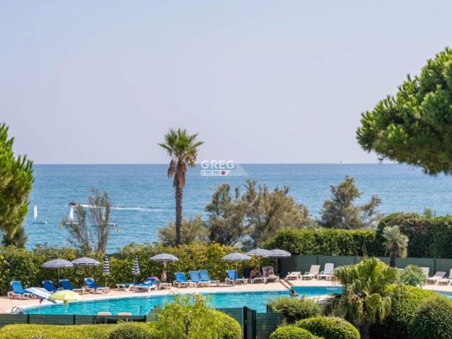 Pieds dans l'eau! Dernier étage, appartement 3 pièces à Vill