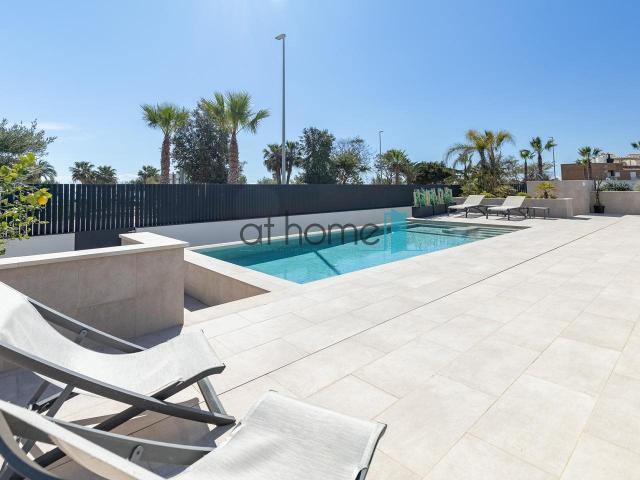 Piensa un momento. ¿Qué le pedirías a tu casa ideal? Lo tien. 748m² Almenara