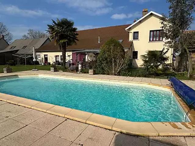 Pierre de Bresse 71270 Achat / Vente maison 6 pièces t6 au dernier étage piscine