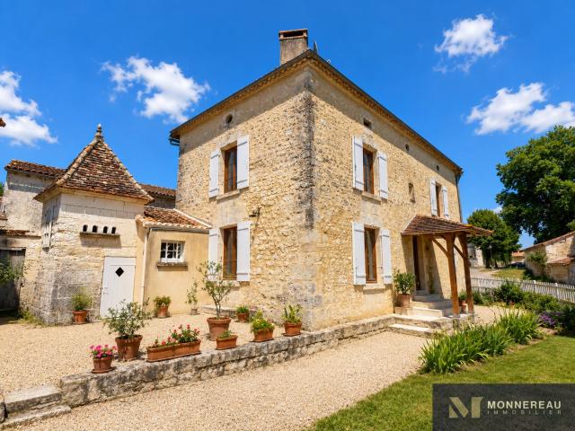Pierre Et Charme De L'ancien 131m² Blanzaguet Saint Cybard