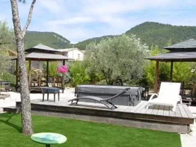 Pierrelongue 26170 Achat / Vente maison 10 pièces t10 piscine