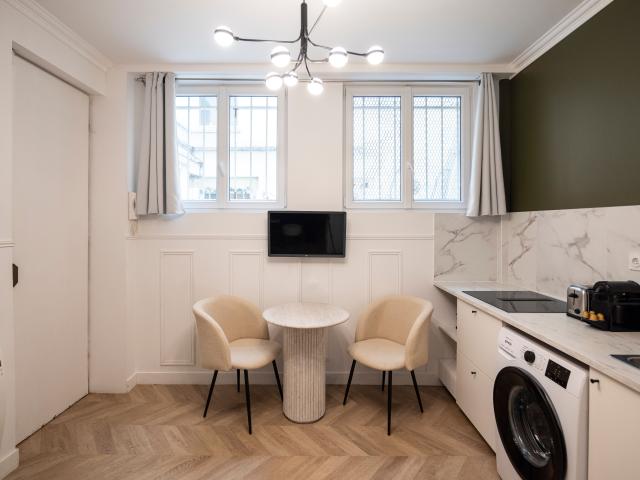 Pigalle · Design Studio with Loft Bed Métro 1mn