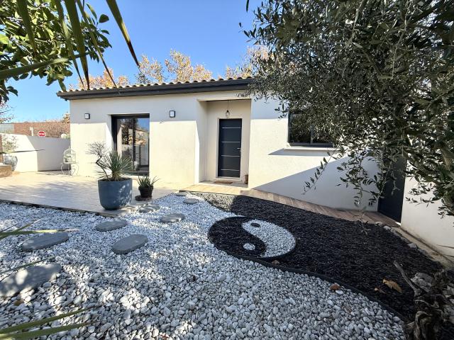 Pignan, Villa contemporaine récente de plain pied de 91 m2 sur 316 M2