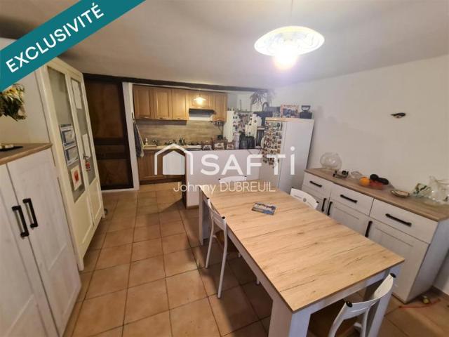 Pignans appartement t3 au rez de chaussée dans le centre du village, proche parking et des commodites