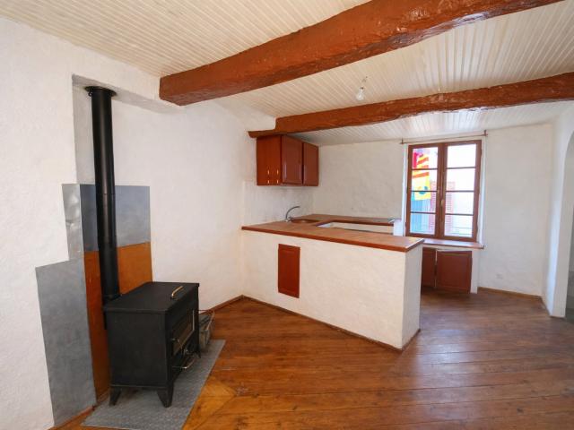 PIGNANS Immeuble composé de deux appartements + cave