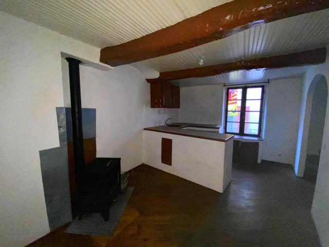 PIGNANS Immeuble composé de deux appartements + cave